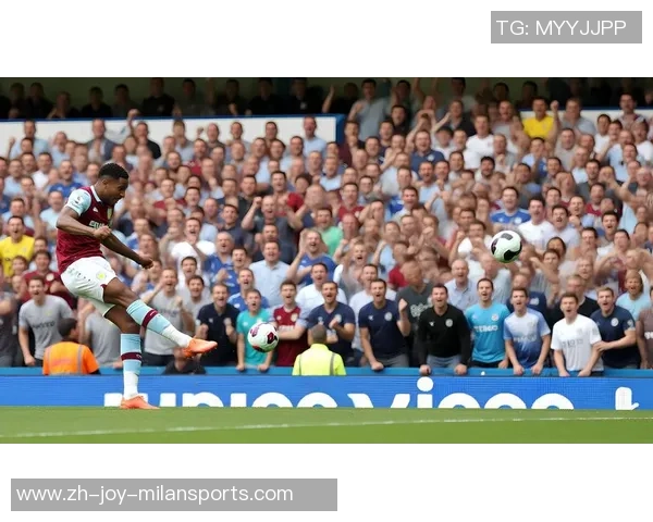 足球的雷击：当激情与意外交织在绿茵场上的瞬间